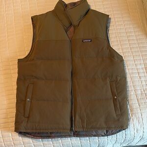 Patagonia Olive Green Puffer Vest with Stand-Up Collar and Quilted Design